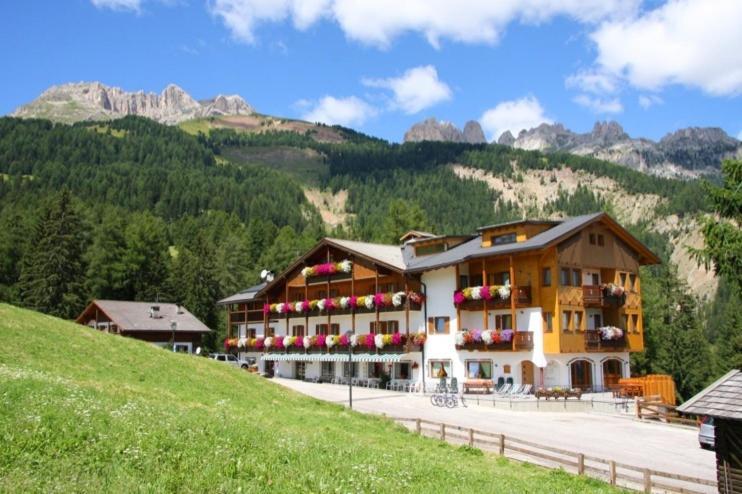 Hotel Gran Mugon Vigo di Fassa Dış mekan fotoğraf