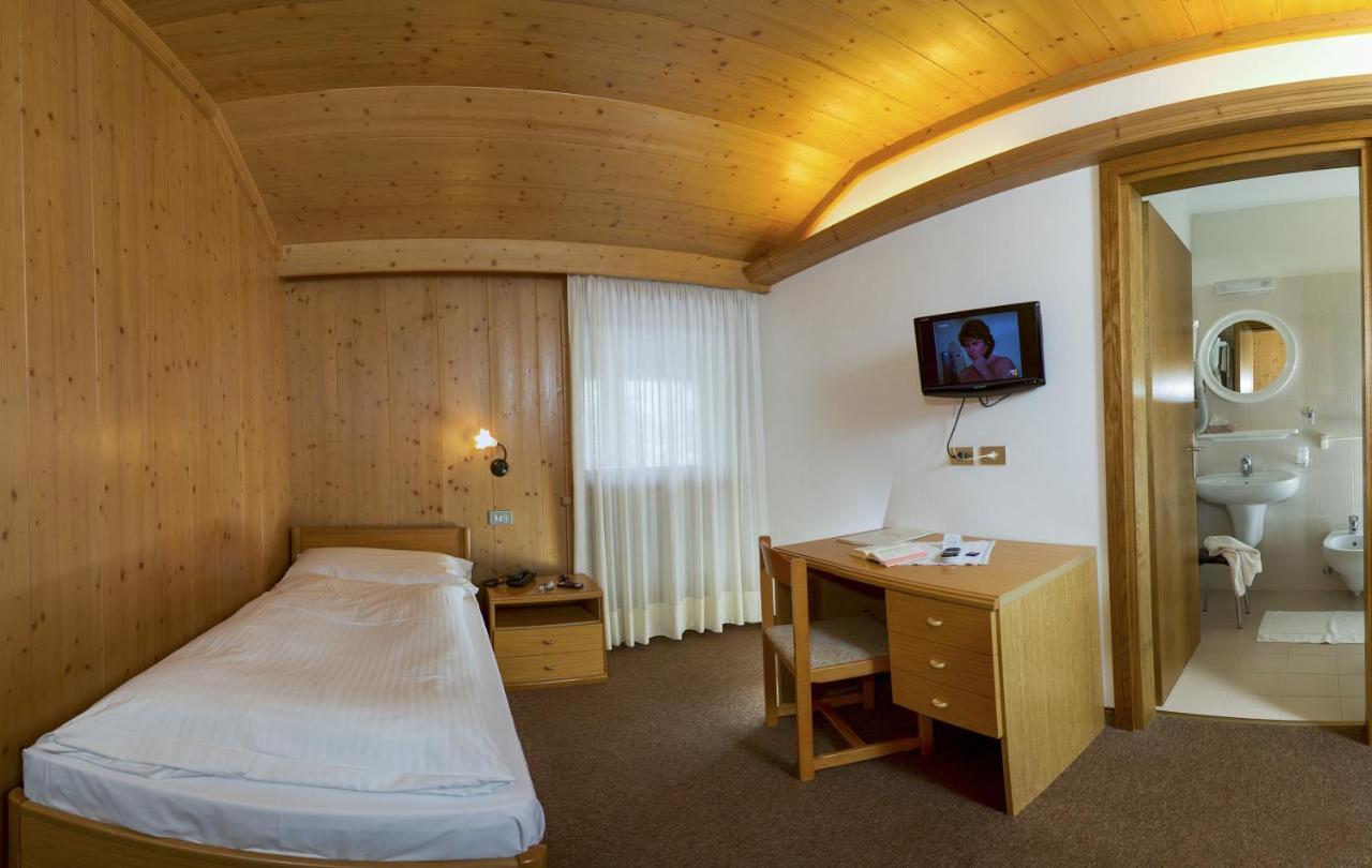 Hotel Gran Mugon Vigo di Fassa Oda fotoğraf